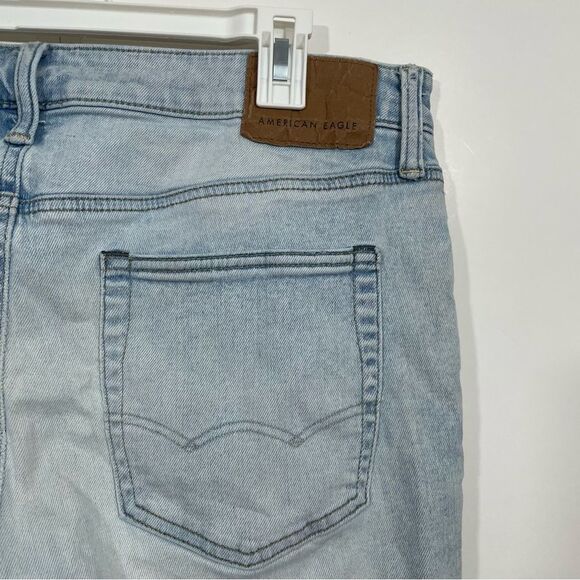 American Eagle 34x34 Light Wash Distressed Jeans - Picture 3 of 6